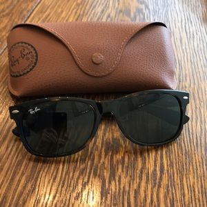 Ray-Ban 2132 Tortoise Wayfarer with green lenses
